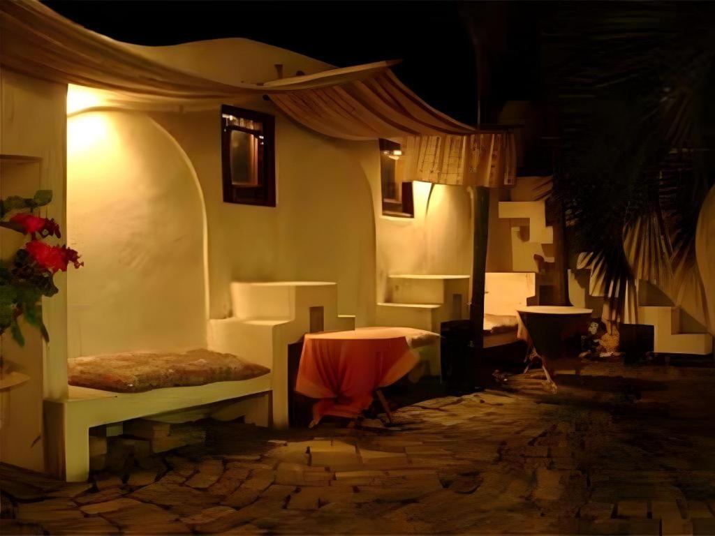 Arabian Art Hotel & Gallery Onjuku Ngoại thất bức ảnh